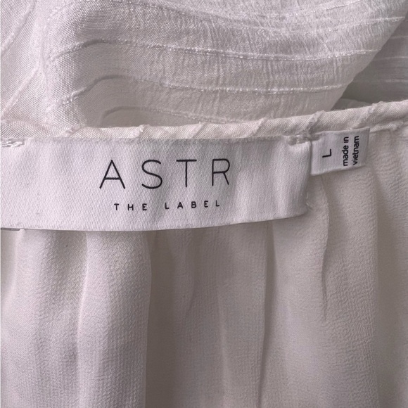 ASTR White Vneck Cropped Pinstipe Blouse Size Large - Picture 8 of 9